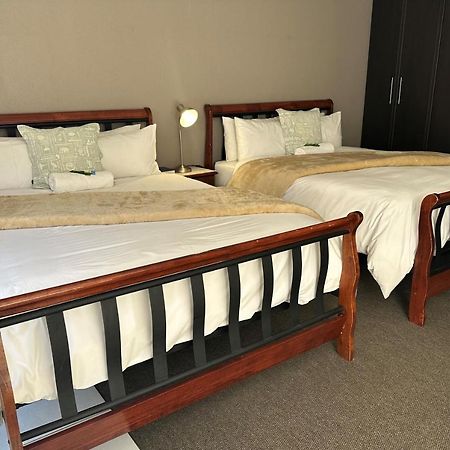 Fin And Feather Guest Lodge Boksburg Bagian luar foto