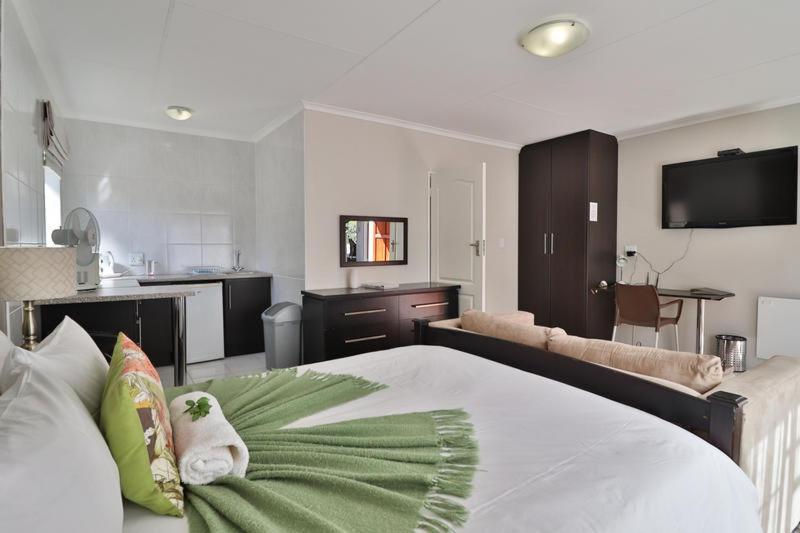Fin And Feather Guest Lodge Boksburg Bagian luar foto