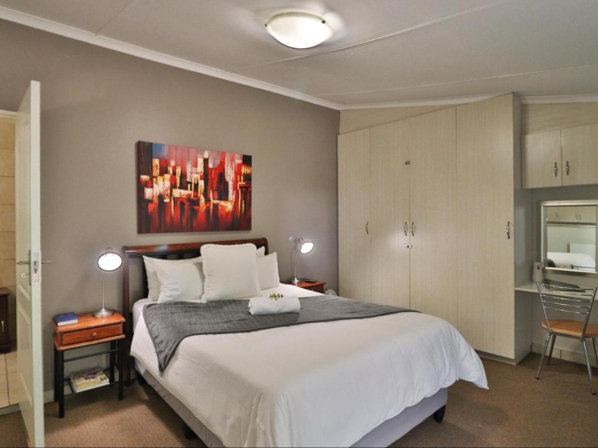 Fin And Feather Guest Lodge Boksburg Bagian luar foto