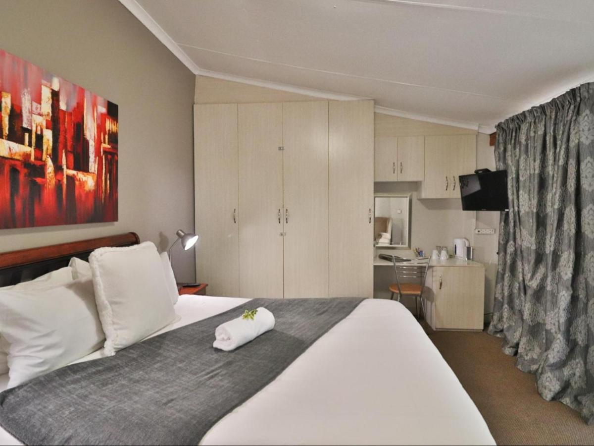 Fin And Feather Guest Lodge Boksburg Bagian luar foto