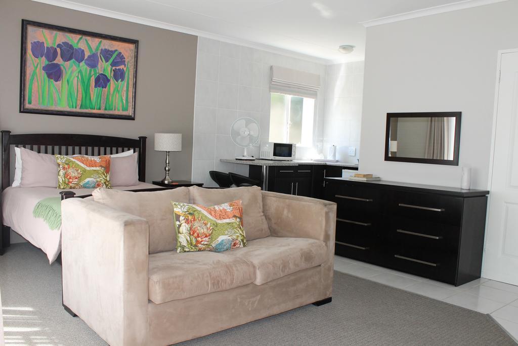 Fin And Feather Guest Lodge Boksburg Bagian luar foto