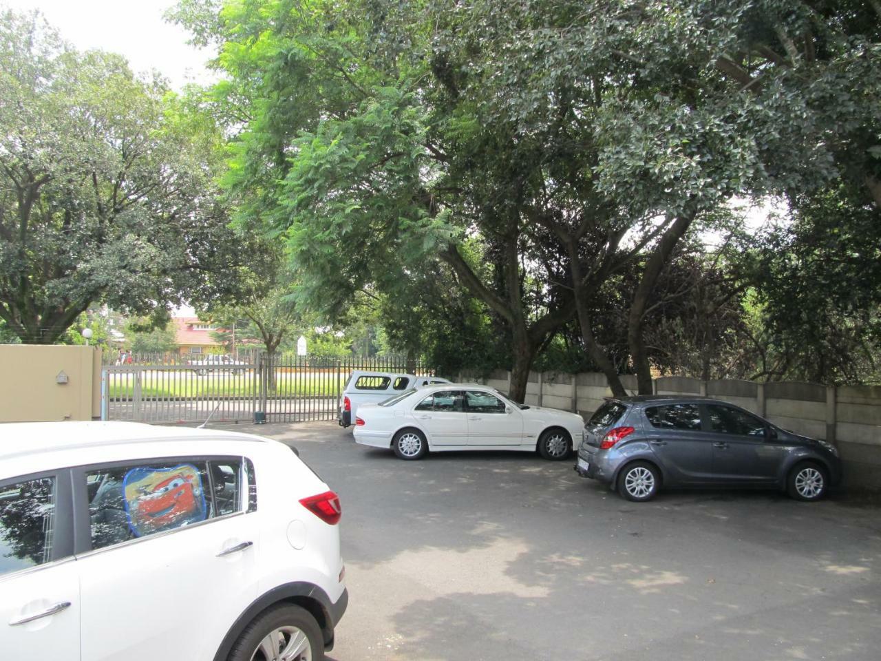 Fin And Feather Guest Lodge Boksburg Bagian luar foto
