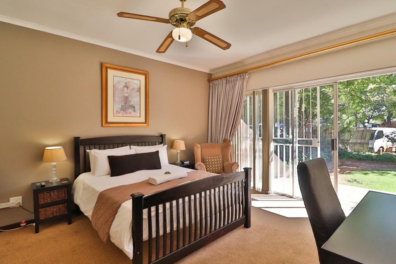 Fin And Feather Guest Lodge Boksburg Bagian luar foto
