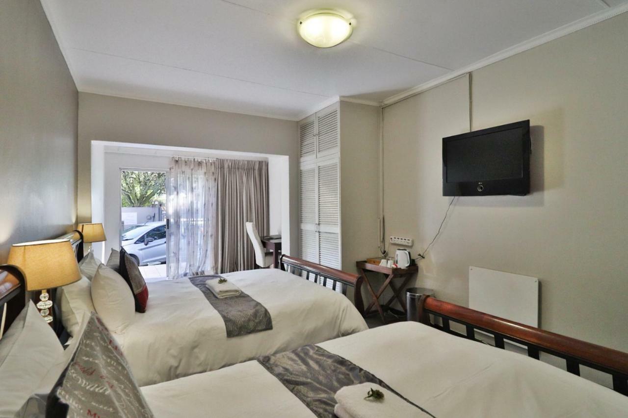 Fin And Feather Guest Lodge Boksburg Bagian luar foto
