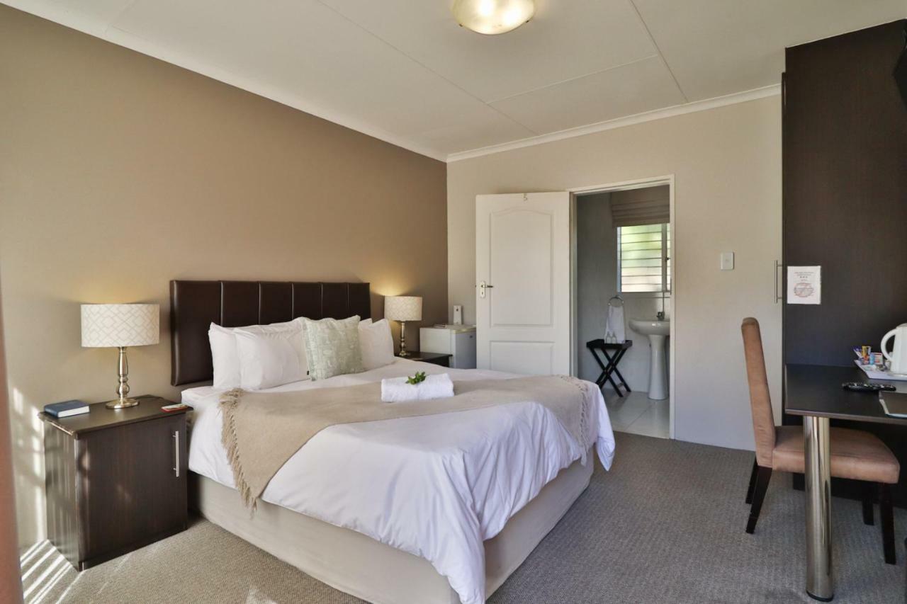 Fin And Feather Guest Lodge Boksburg Bagian luar foto
