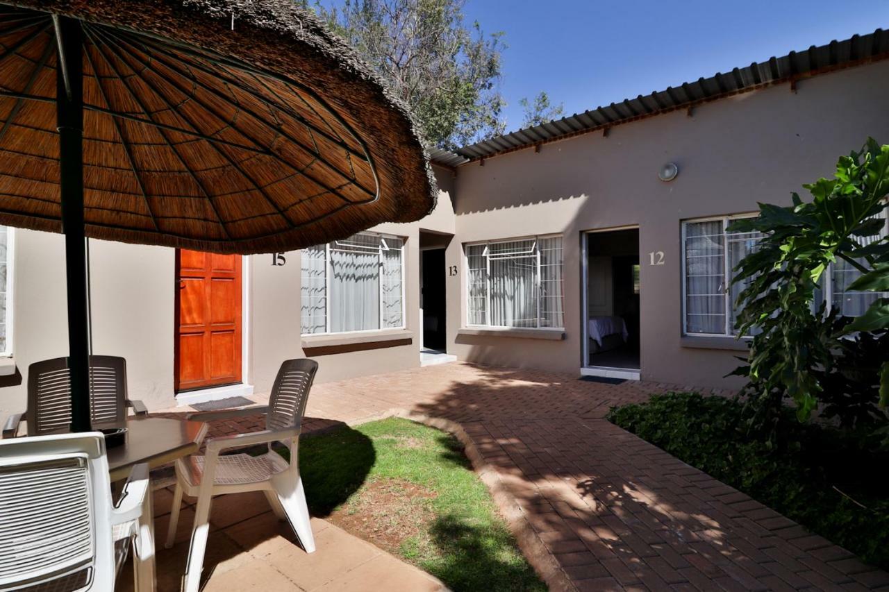 Fin And Feather Guest Lodge Boksburg Bagian luar foto