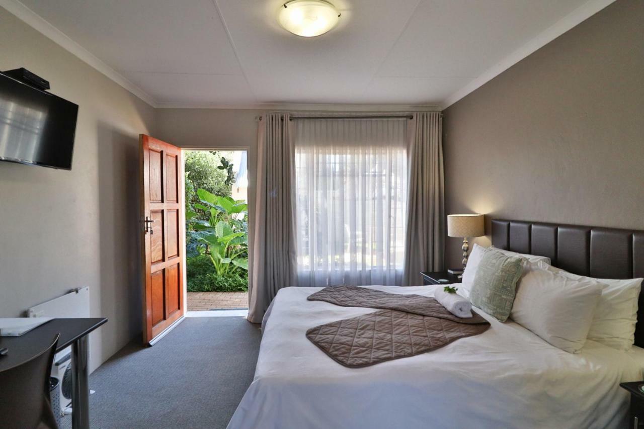 Fin And Feather Guest Lodge Boksburg Bagian luar foto