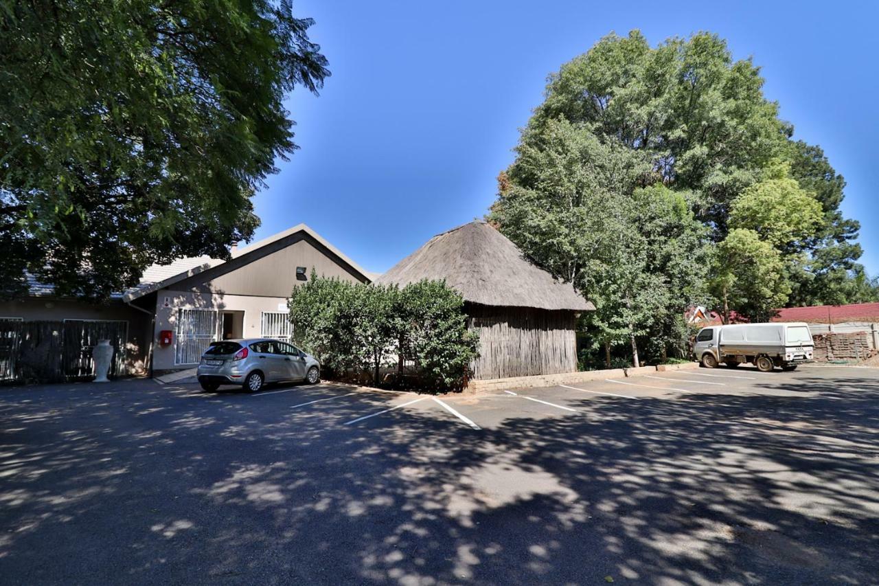 Fin And Feather Guest Lodge Boksburg Bagian luar foto